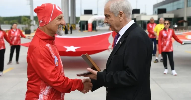 selanikten-alinan-ata-topragi-ipsaladan-anitkabire-ulastirilacak-n48SsAcc.webp