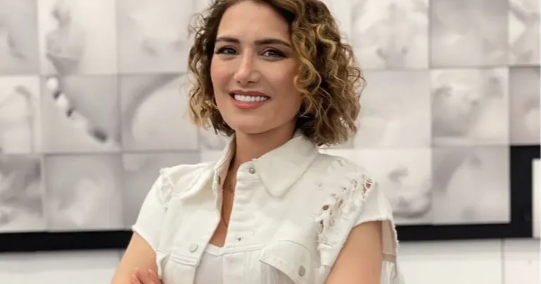 sema-ozevin-sanatin-yeni-dilini-teknolojiyle-kodluyorum-QPNfWnqy.webp