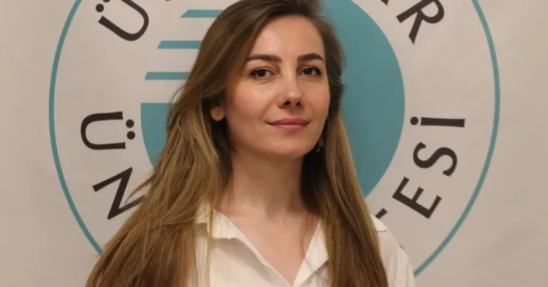 takma-kirpik-kullaniminda-goz-sagligina-dikkat-NAngJ7Ns.webp