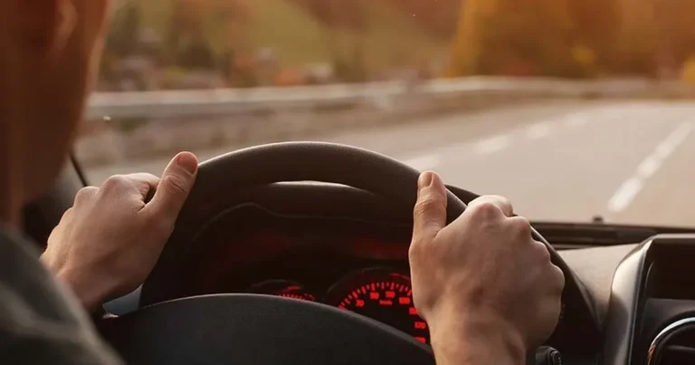 trafikte-guvenli-surus-icin-uc-altin-kural-dikkat-daginikligi-felakete-yol-aciyor-JMnX4h8E.webp