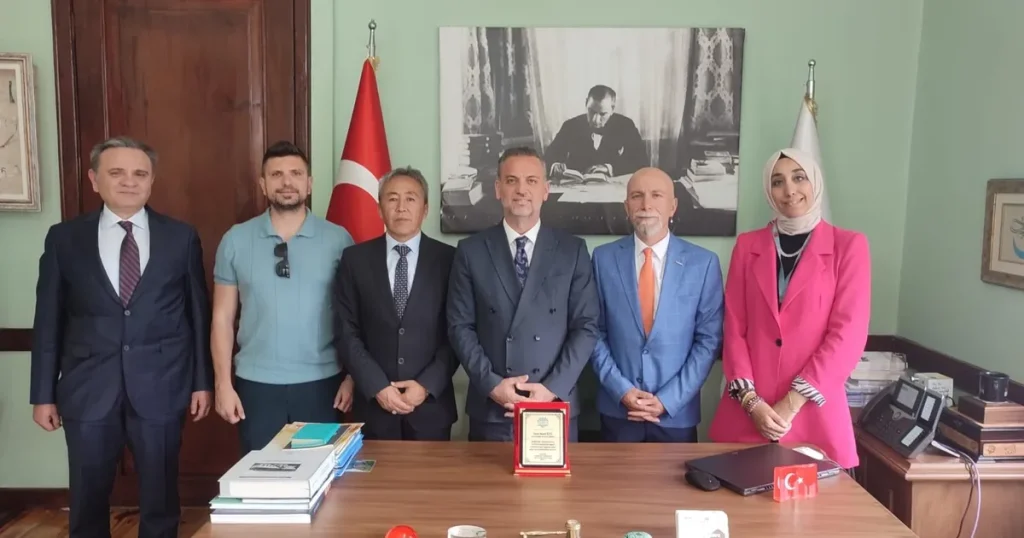 turist-rehberleri-birligi-baskani-bursada-mma25qag.webp