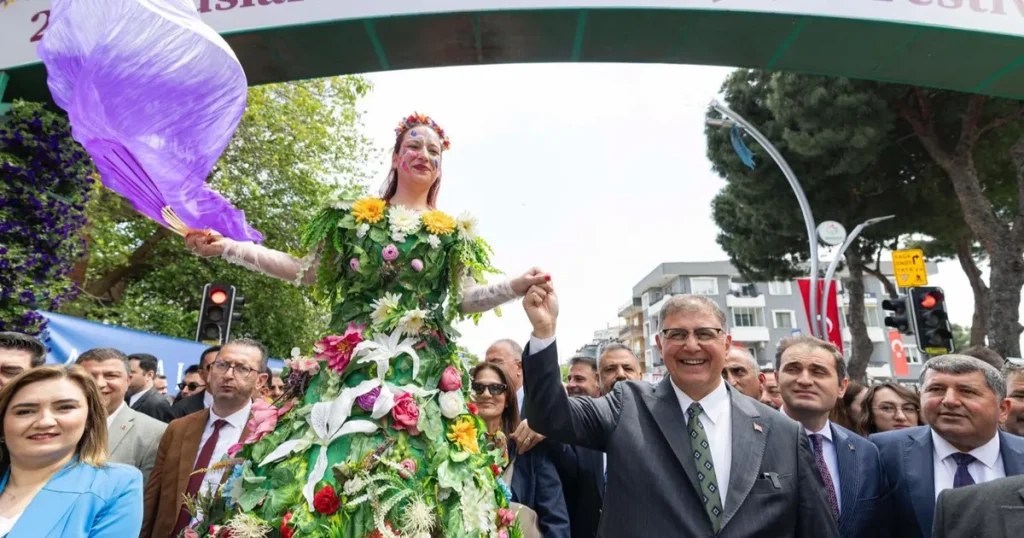 uluslararasi-bayindir-cicek-festivaline-coskulu-start-tCKJzQel.webp