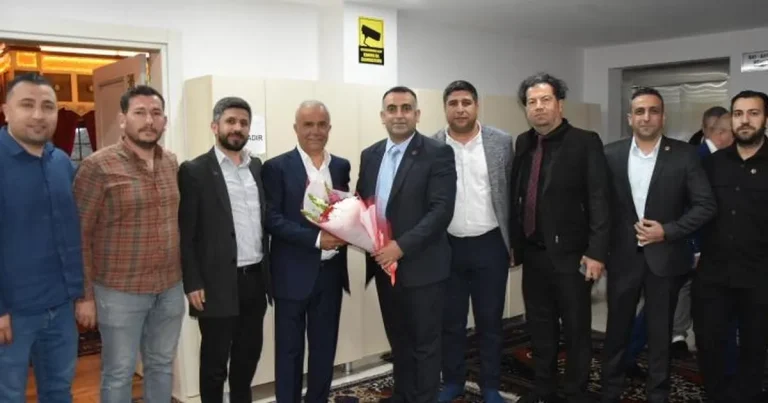 yeniden-refah-partisi-sehzadelerden-bitlisliler-dernegine-ziyaret-fO7KLQP6.webp